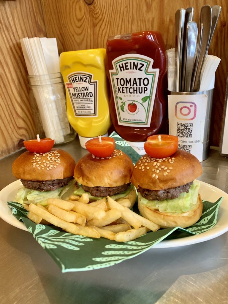 Blog おとなりのハンバーガーモンスターさん 堀江本店の杉原です 大阪 堀江 The Onoe Furniture 家具 インテリア オノエファニチャー Blog おとなりのハンバーガーモンスターさん 堀江本店の杉原です 大阪 堀江 The Onoe Furniture 家具 インテリア オノエファニチャー