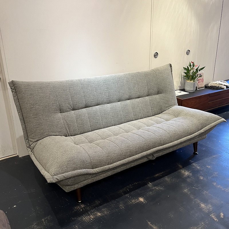 ONOE FURNITUREの2人掛けソファのご紹介です